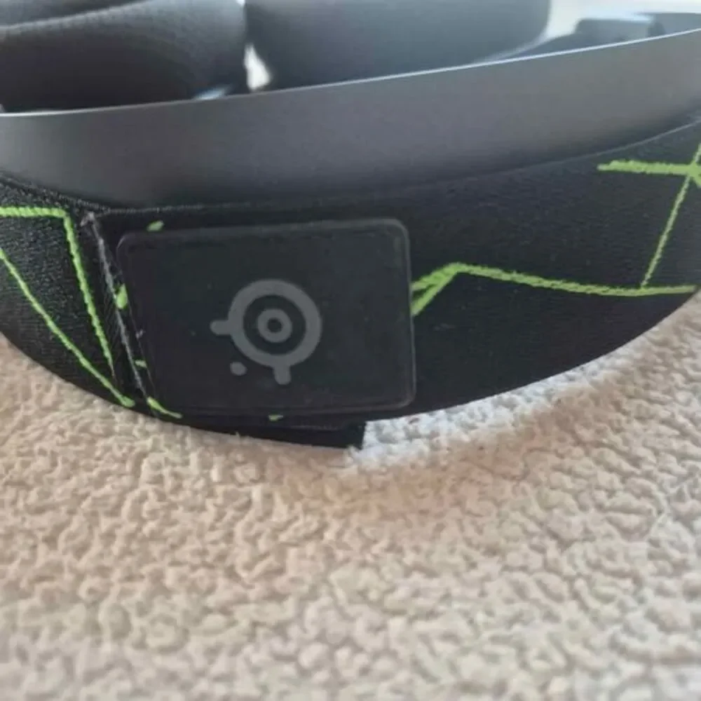 SteelSeries Arctis 9X Wireless Headset and Xbox Wireless Controller